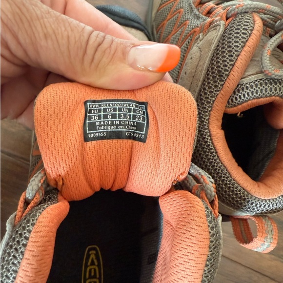 Keen Verdi II Mid Hiking Boots-Like New-Size 6 Tan and Orange - Picture 11 of 11